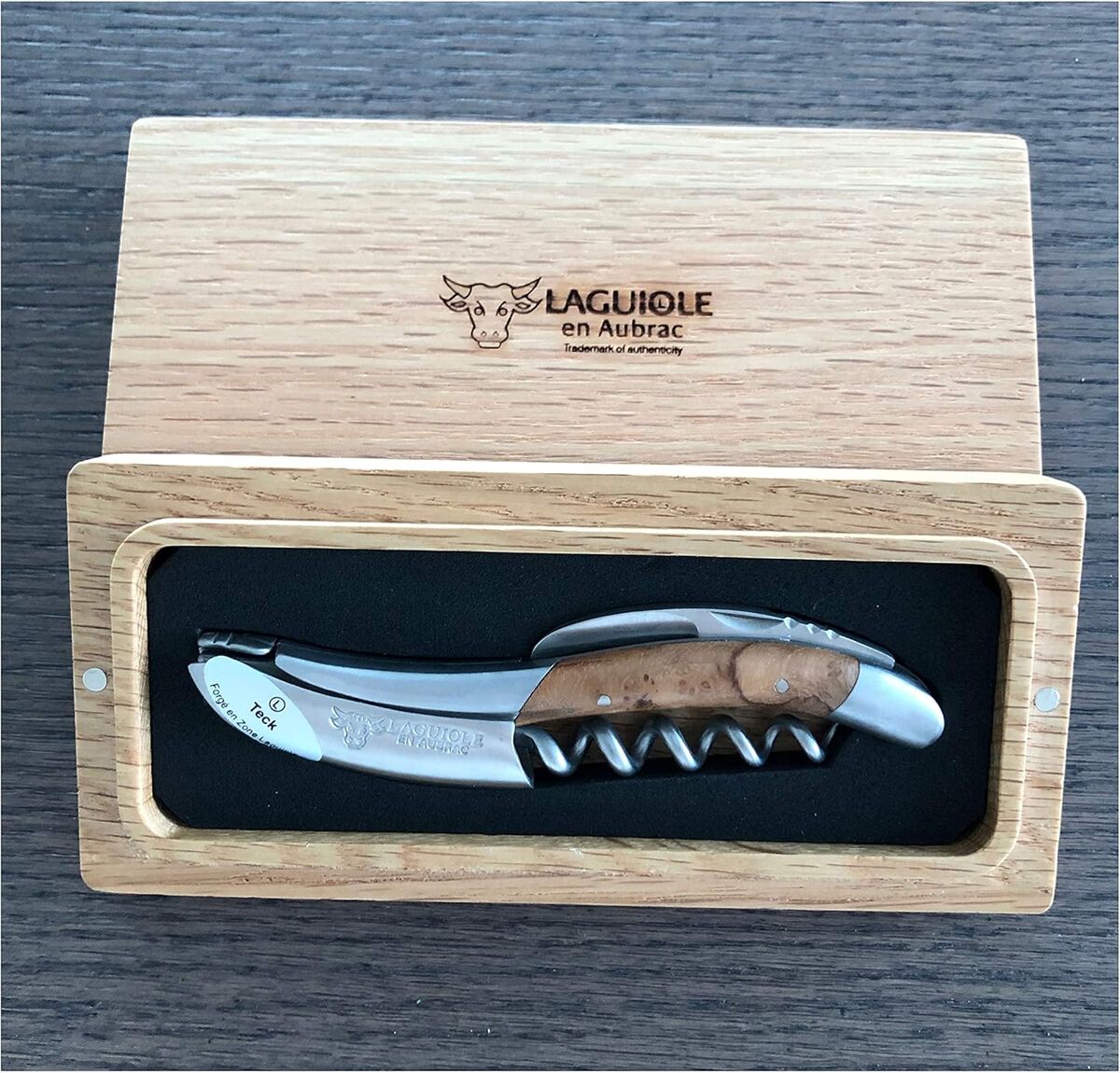 Test du tire-bouchon sommelier Laguiole en Aubrac manche bois de teck