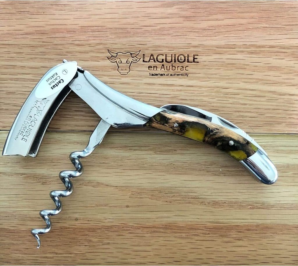 Test : tire-bouchon sommelier Laguiole en Aubrac manche cactus ambre