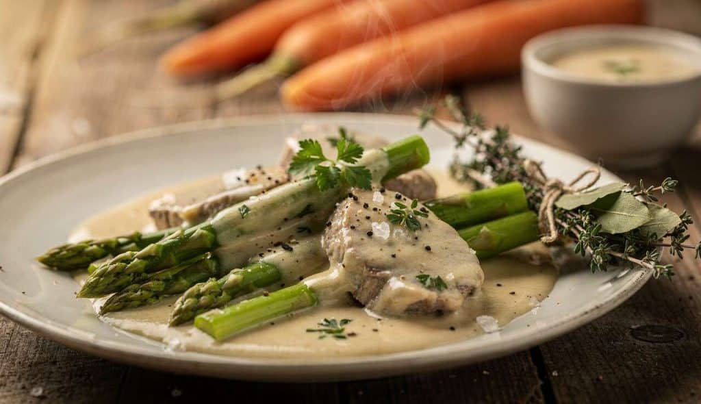 Blanquette de veau aux asperges : un délice crémeux à découvrir
