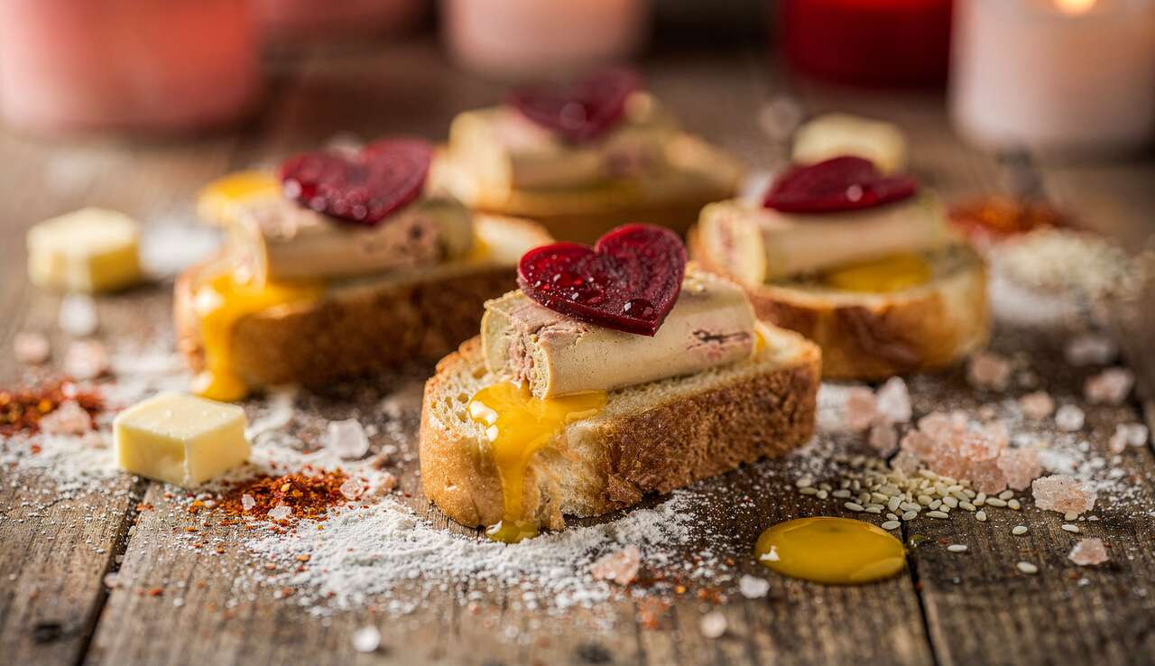 Toasts au foie gras et cœur de betterave pour la Saint-Valentin