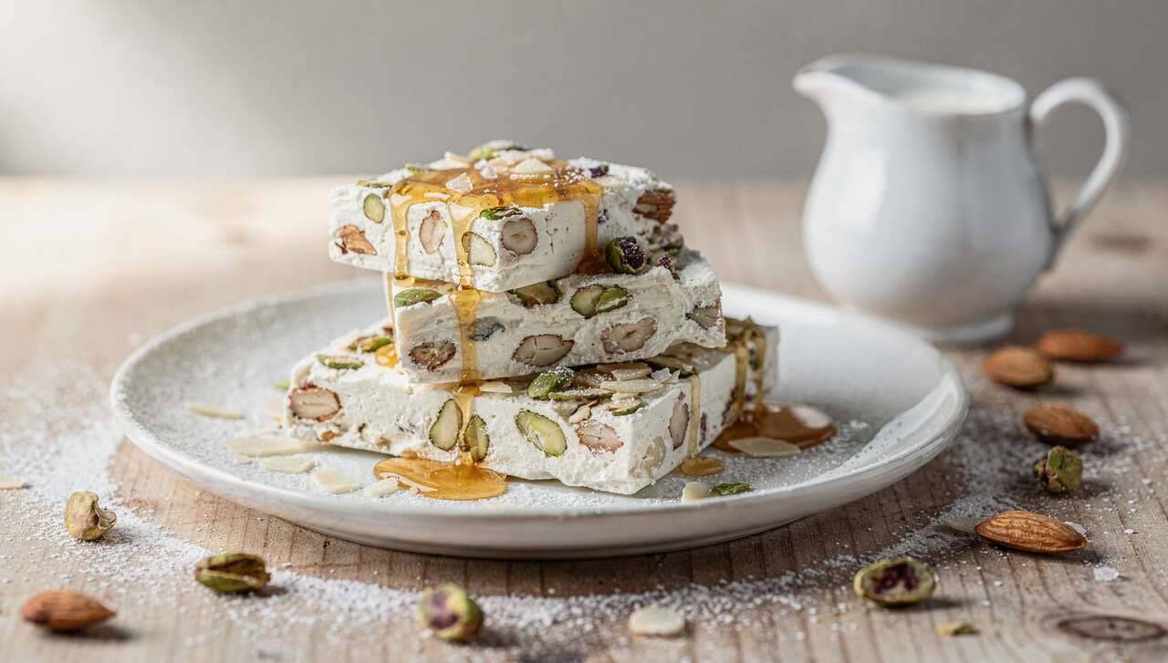 Nougat glacé maison : recette facile et savoureuse