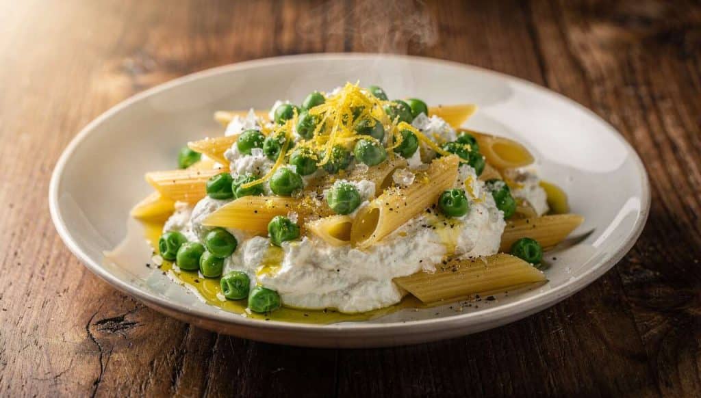 Pâtes à la ricotta fouettée et petits pois : recette savoureuse